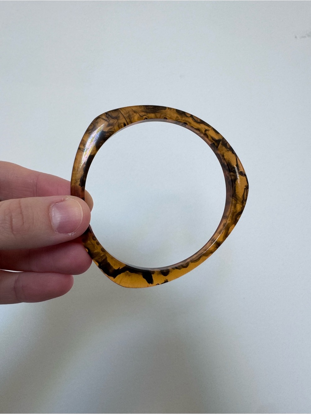 NWOT Francesca's Tortoiseshell Amber Brown Resin Bangle